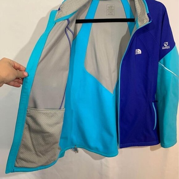😎THE North face woman’s jacket. Size XL. Gorgeous bright colours. “Wind s… - Picture 9 of 11